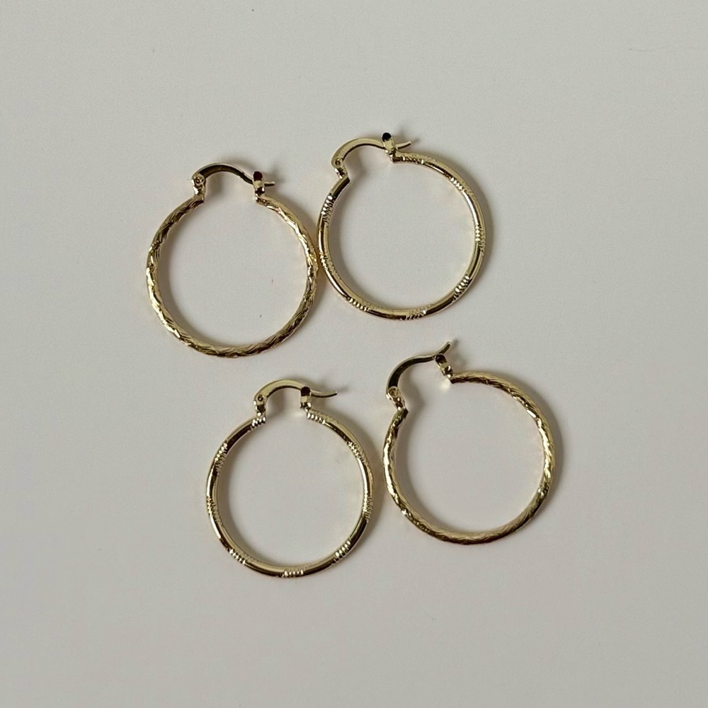 New Two pairs‎ of laminated gold women’s earrings - Picture 4 of 5